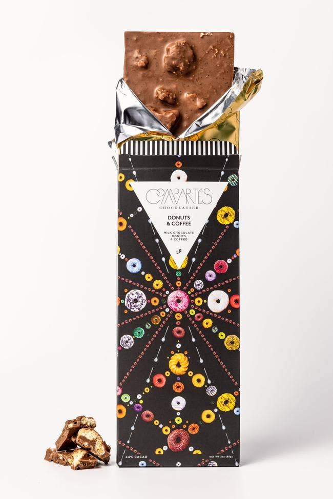 Compartes Chocolate | Donuts & Coffee milk chocolate bar.