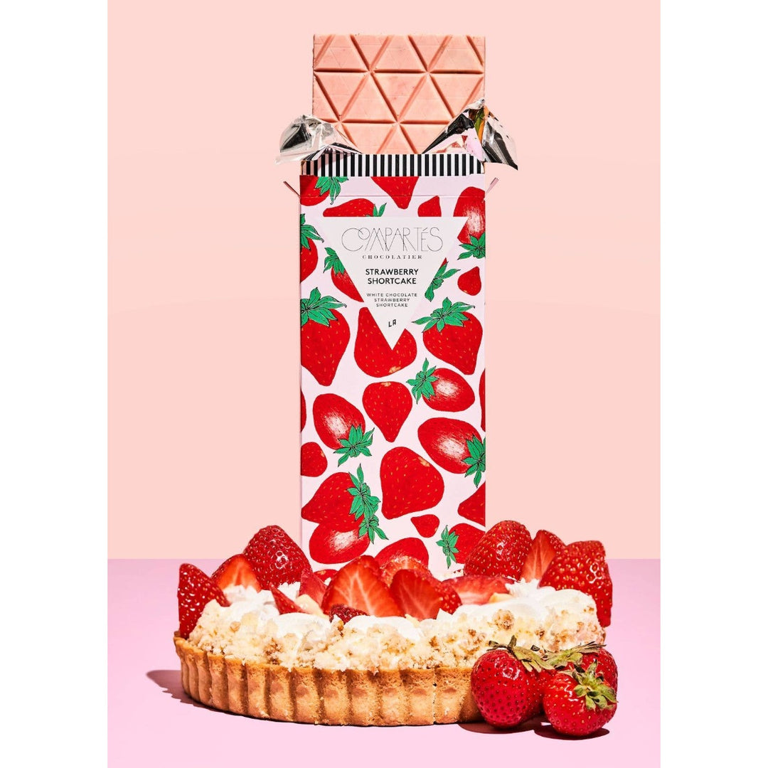 Compartes strawberry shortcake bar packaging with a strawberry-themed design on a pink background.