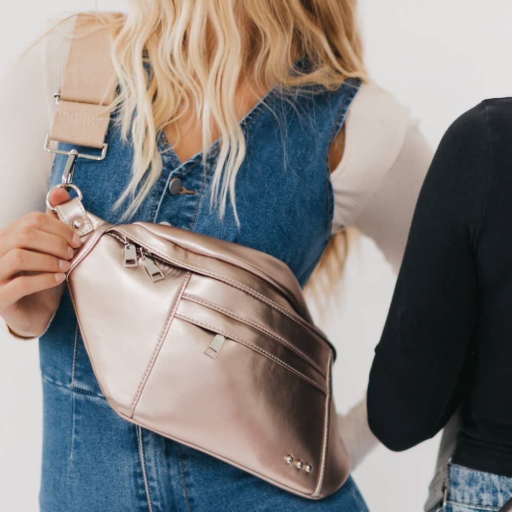 Pretty Simple | Close up on the rose gold bag.