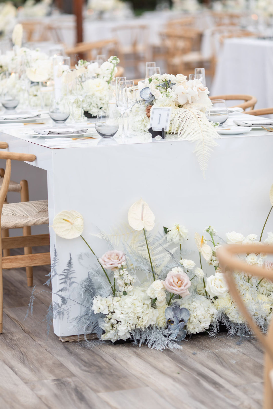 white and grey centerpiece with grey orchids, long head table with dramatic tablescape